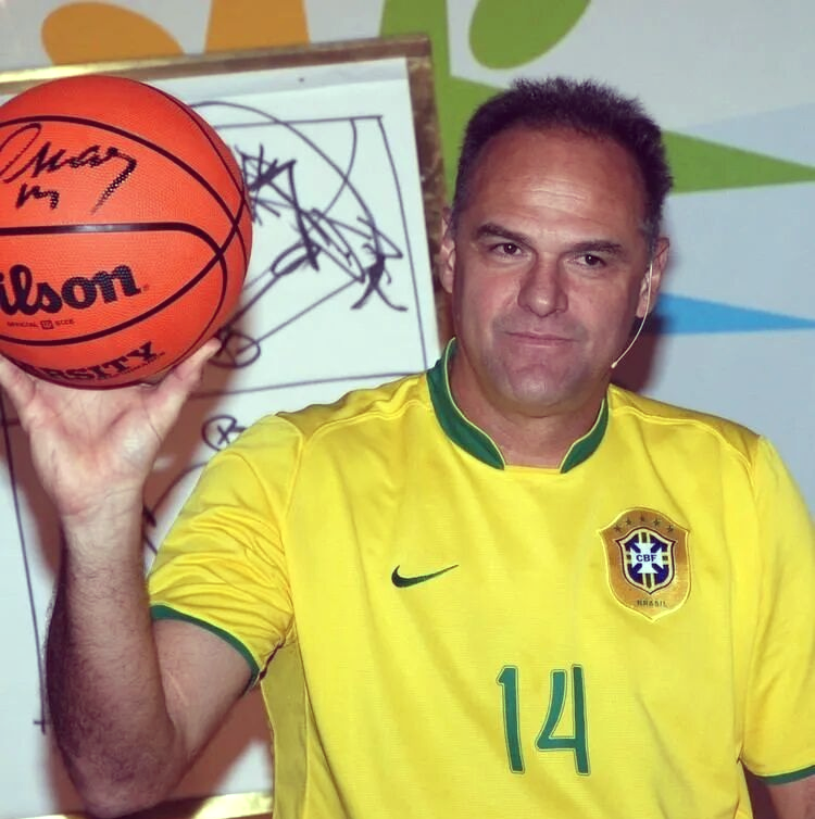 奥斯卡·施密特:辉煌生涯与未竟之梦的篮球传奇