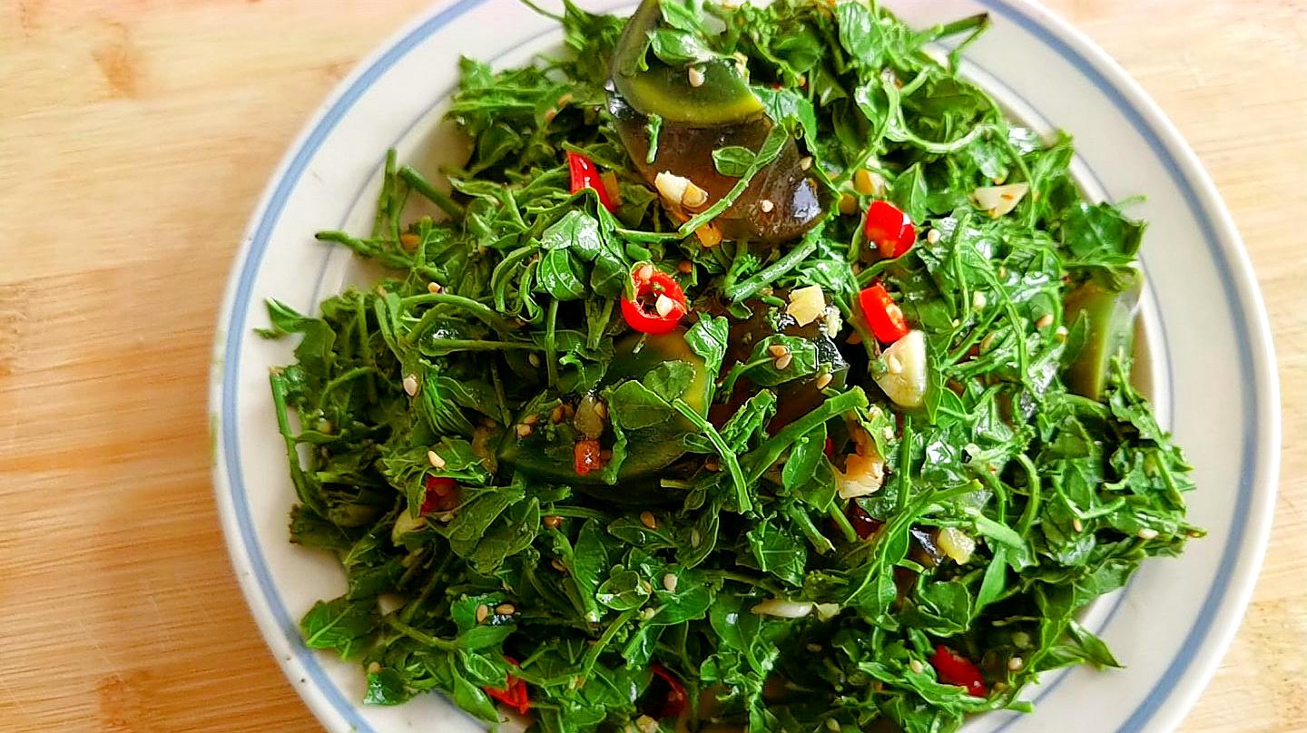 第一次见四川丈母娘,地方美食太奇特,父母转身就丢垃圾桶