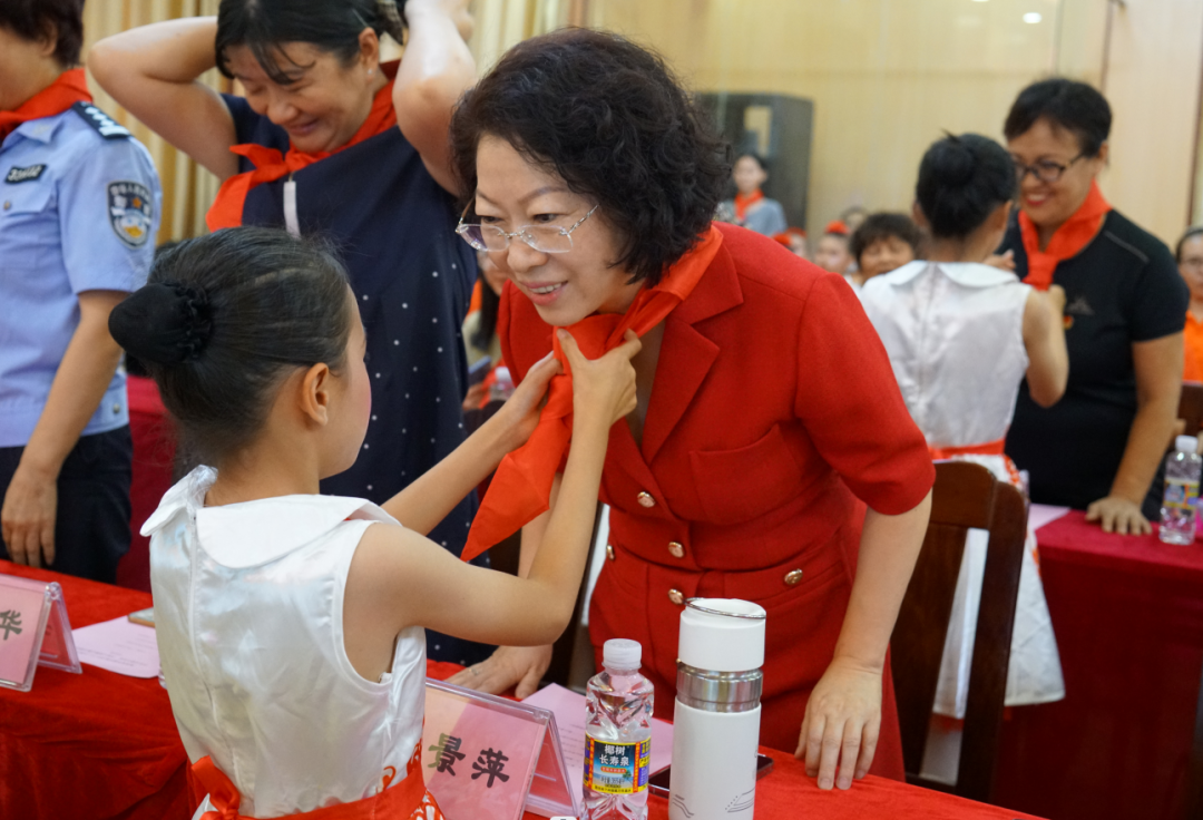 海南省儿童福利会会长刘景萍荣获中华慈善奖