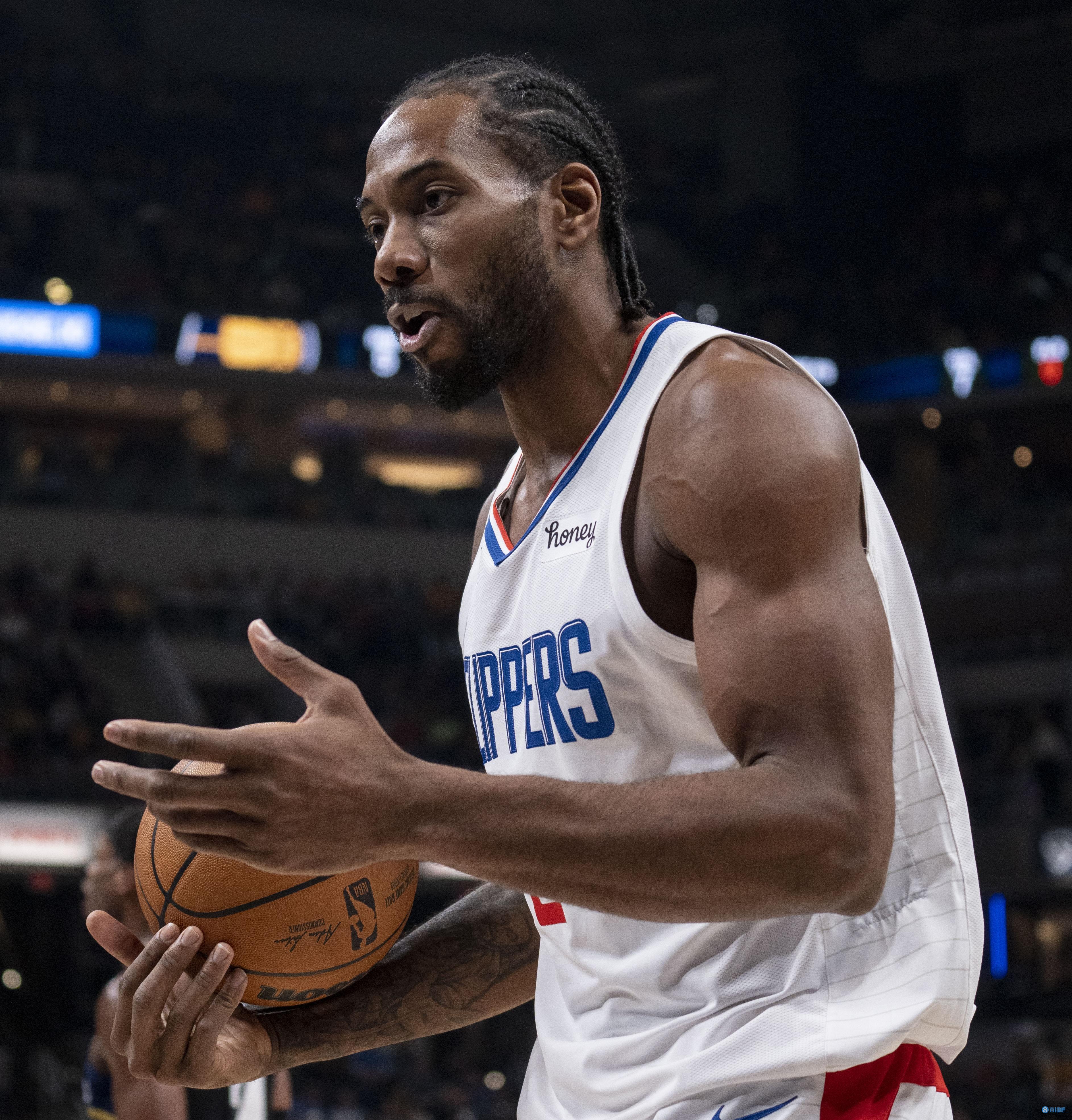 莱昂纳德谈心态:没有去想我们已五连败 专注于每个回合和瞬间