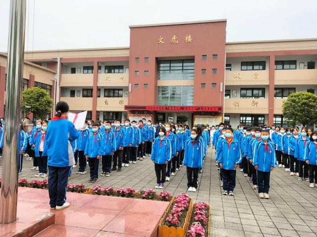 彭州市军乐中学开展"崇尚科学,反对邪教"主题活动