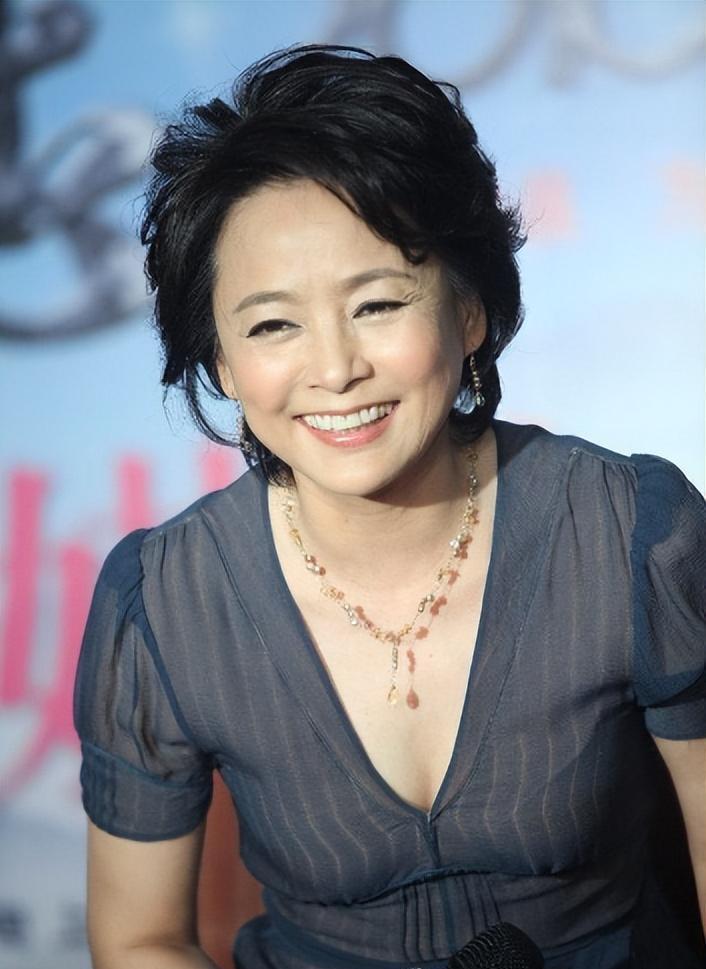 演员张瑜:65岁无儿无女孤身一人,离婚多年看到前夫仍然会心动