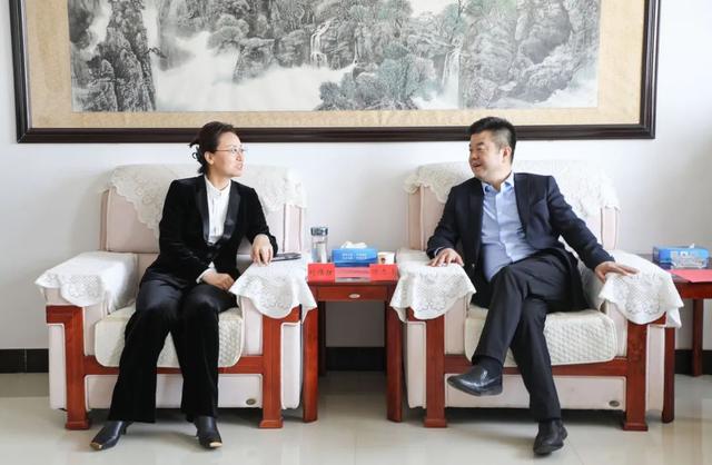 刘伟红与甘肃建投绿色新能源发展有限公司董事长陈志亮一行座谈