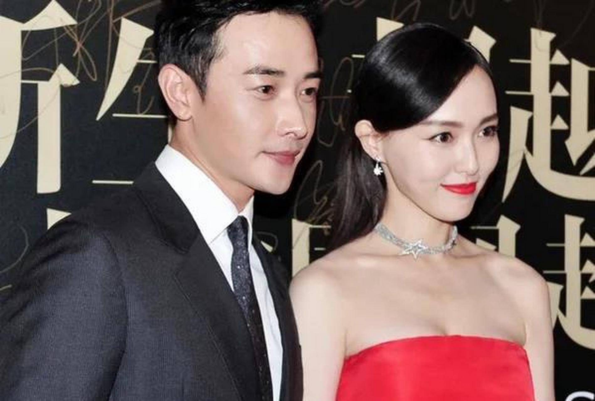 一次采访中,唐嫣爆料:"我和罗晋在一起半年,他提了6次分手",主持人为