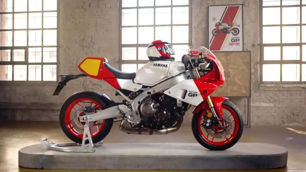 雅马哈三缸复古跑车xsr900gp上市经典gp车型致敬