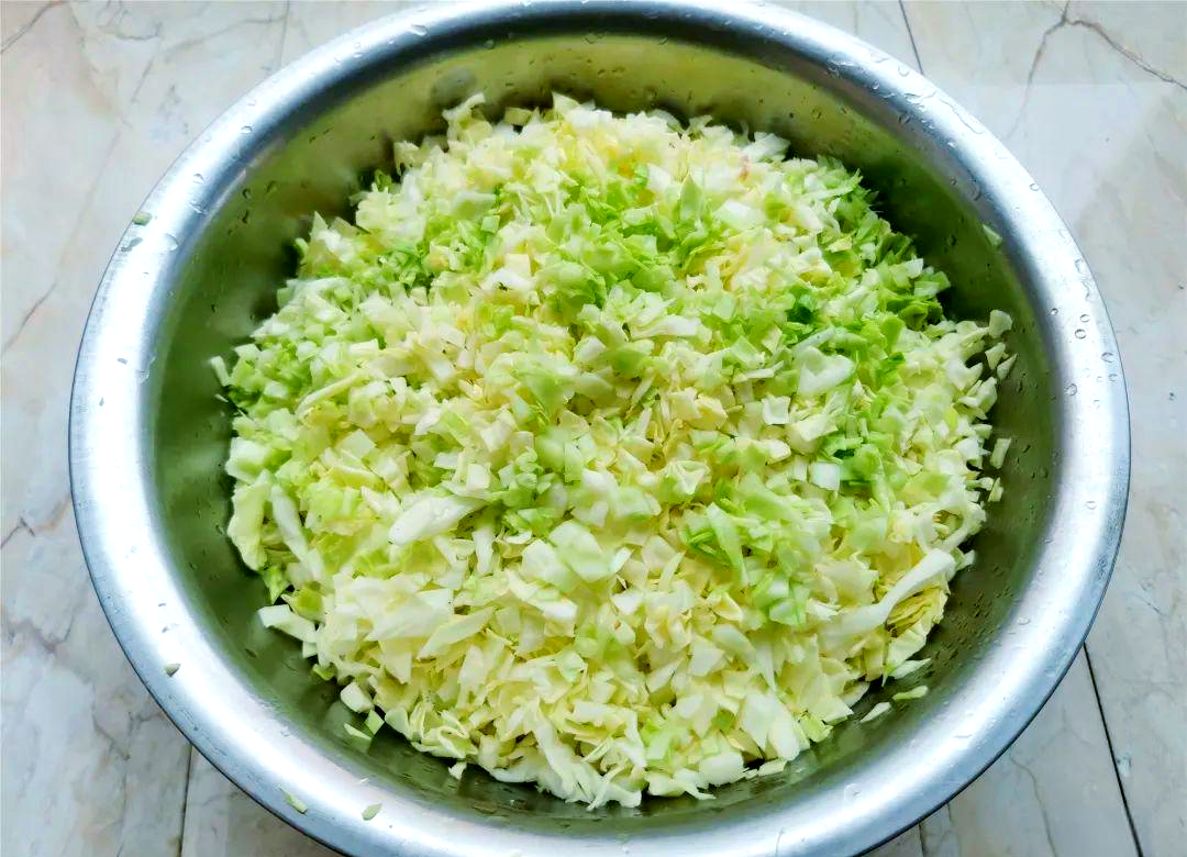 老妈做的包菜酱肉馅包子,满口留香,回味无穷!