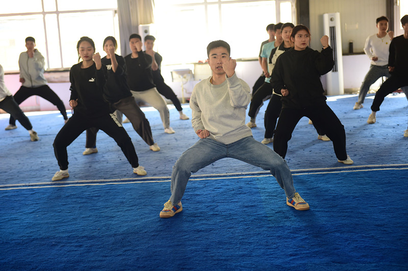 傳統瑰寶進校園 滄州職業技術學院有了武術雜技