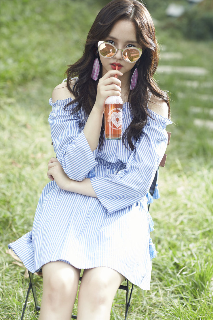 一股元力托着徐正,将他放在地面之上