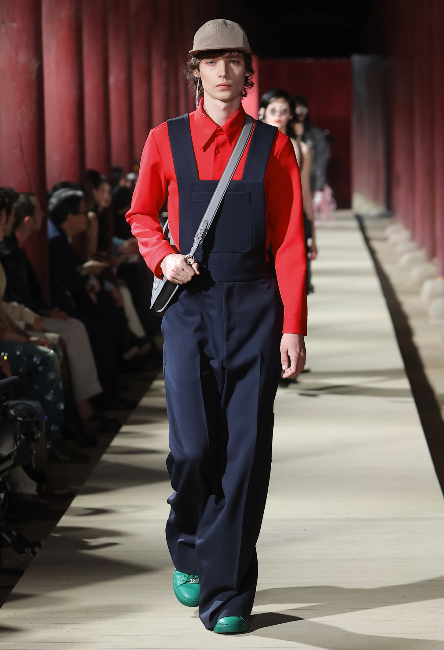 gucci古驰发布2024早春系列,探索文化交融的摩登风格