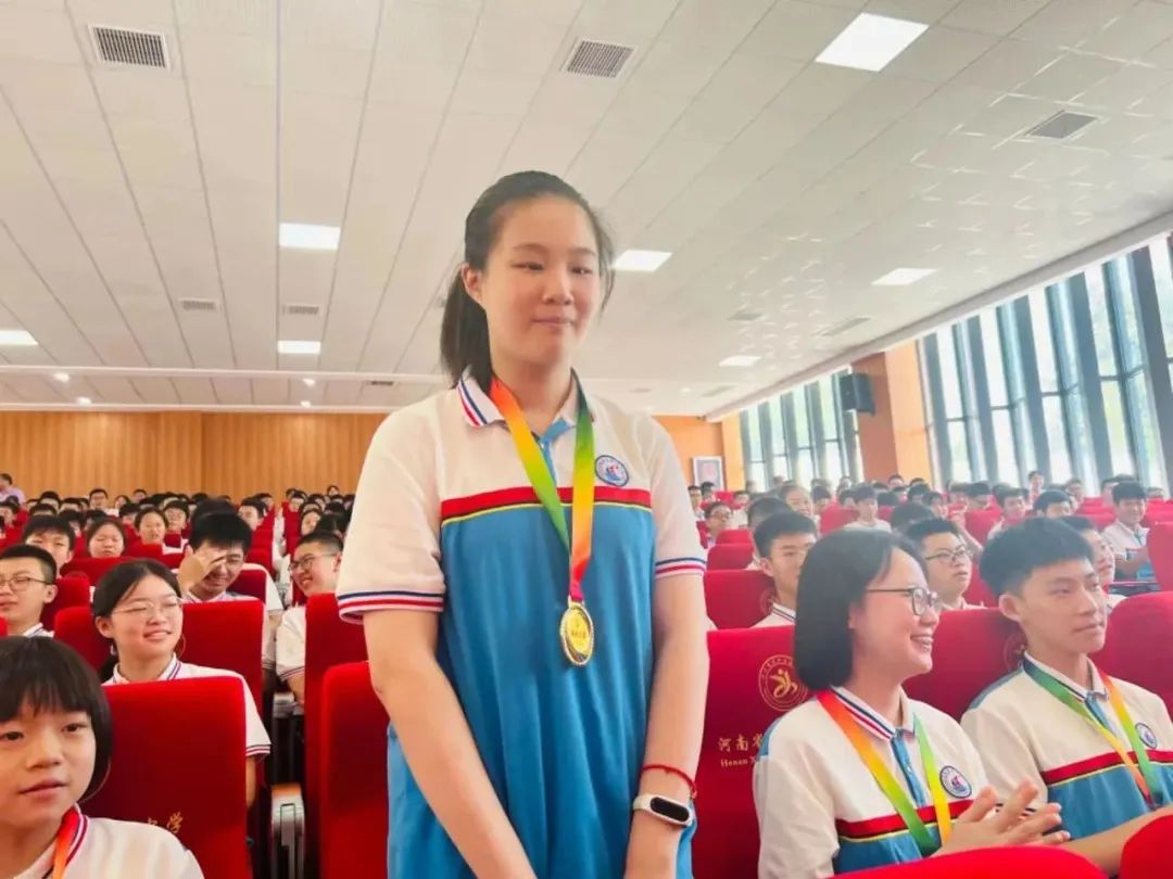 浉河中学 信阳高中携手举行优秀生表彰大会暨初升高衔接指导会