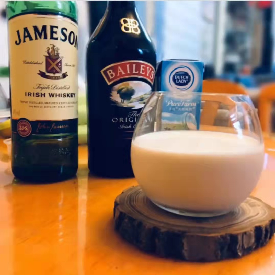 从13世纪至今,香醇暖心的"蛋酒"还是如此受欢迎,做法还很简单