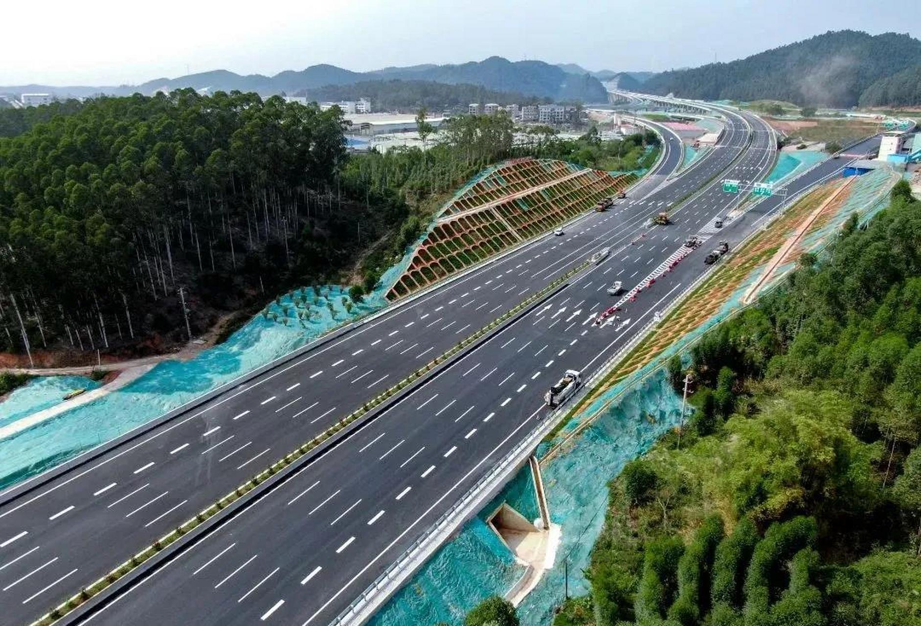 石埠收费站已经建成,g80广昆高速石埠北枢纽立交,g7201南宁绕城高速