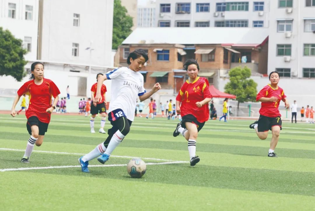 7年15个冠军村小女孩的世界杯看哭了无数人