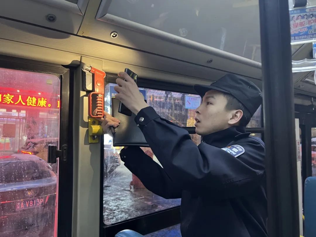 一线传真元宵佳节辽宁公安送您一碗平安馅汤圆