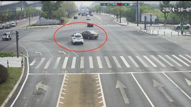 红绿灯误入对向车道逆行怎么处理