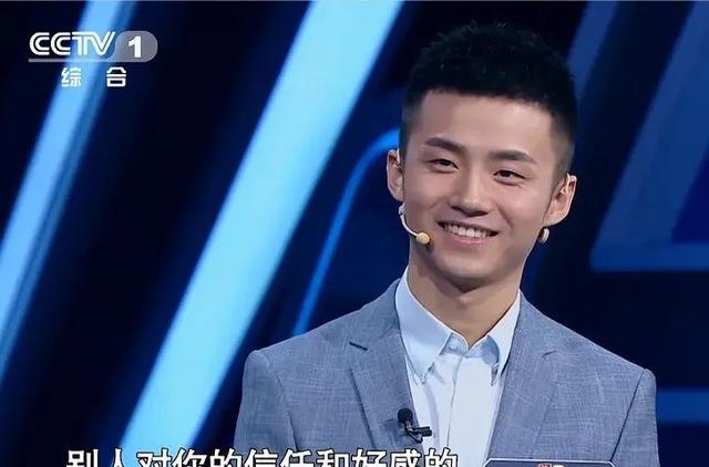 上视新闻频道的主持人高嵩,这也太帅了吧