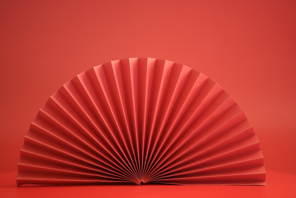 扇子中国风扇子红扇子半圆形节日扇子喜庆的舞蹈扇子图片下载壁纸