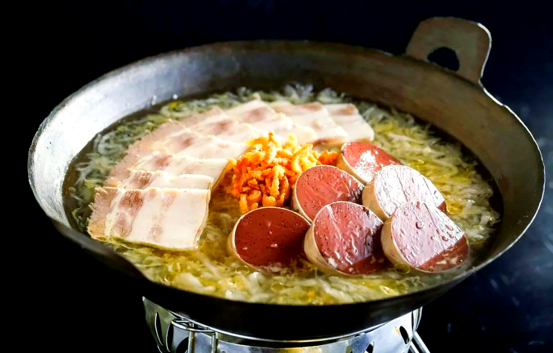 探索满族传统美食:白肉血肠的独特魅力与丰富营养