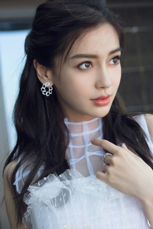 黄晓明新欢旧爱:从热闹的酒吧到静谧的单身生活