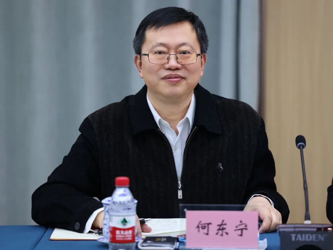 成渝金融法院何东宁院长一行来南岸法院调研指导