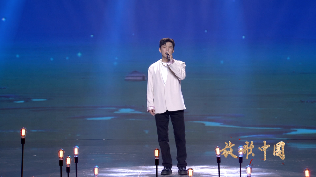 演唱:龚爽好友额尔古纳乐队倾情助阵《白云诗》演唱:额尔古纳乐队 傲