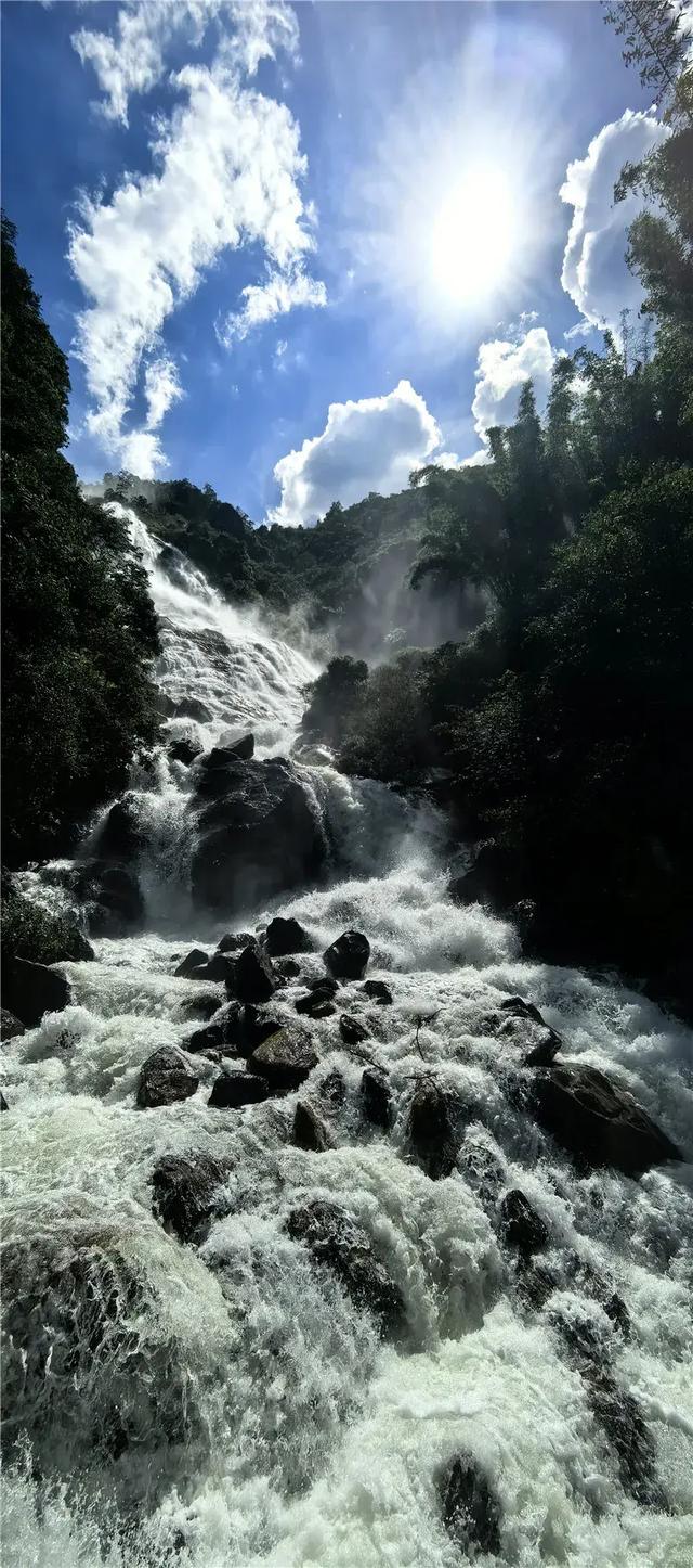 哀牢山南恩瀑布进入最佳观赏期