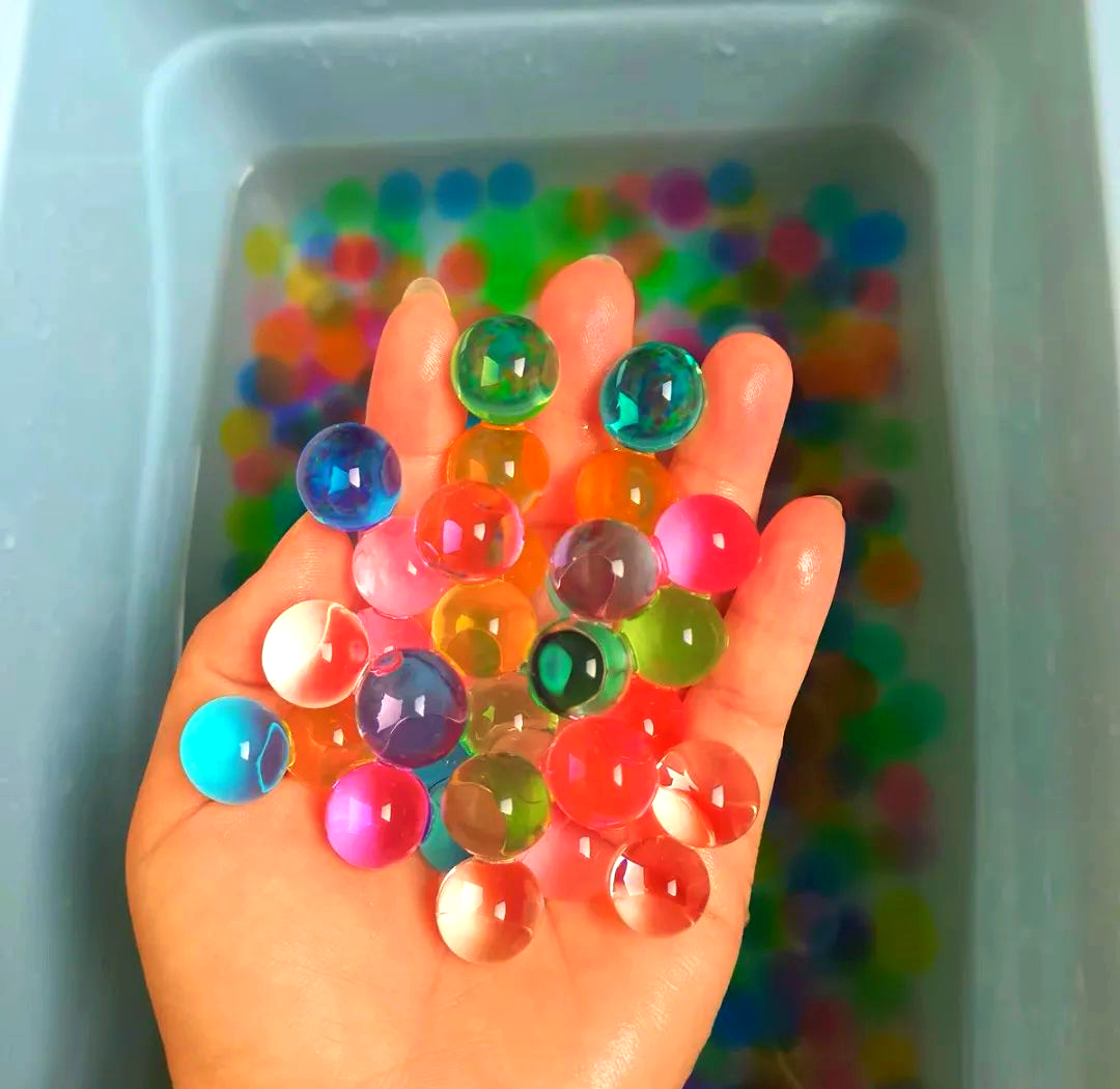 水晶宝宝玩具隐藏危险,儿童误食事件频发