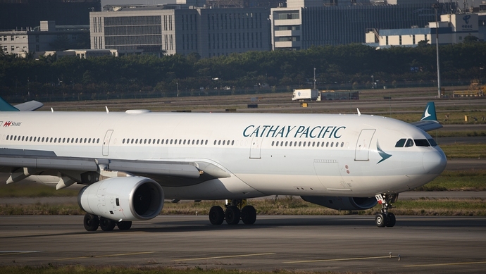 国泰航空突发!中止起飞,多人受伤