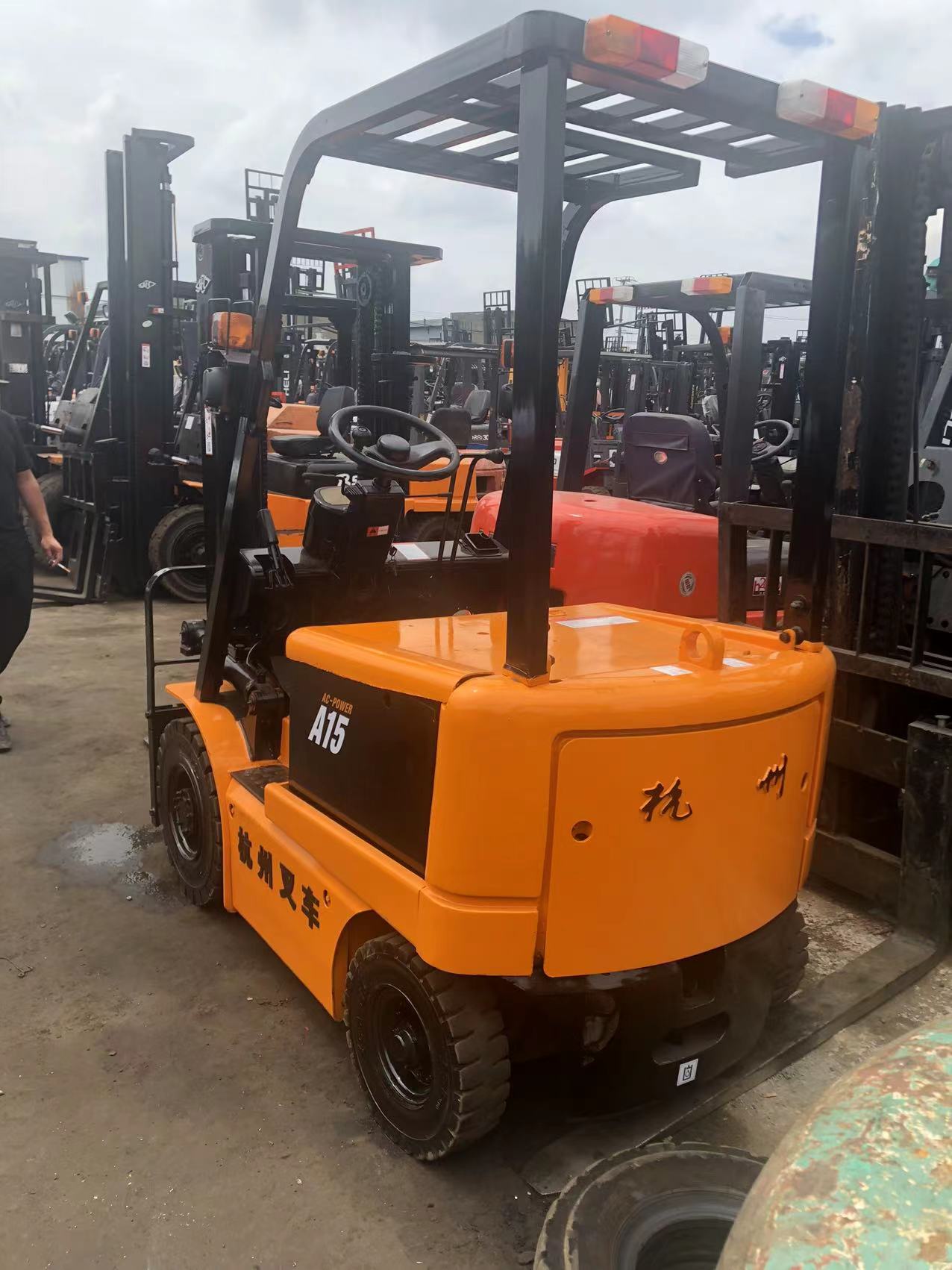 电动叉车3吨多少钱一台