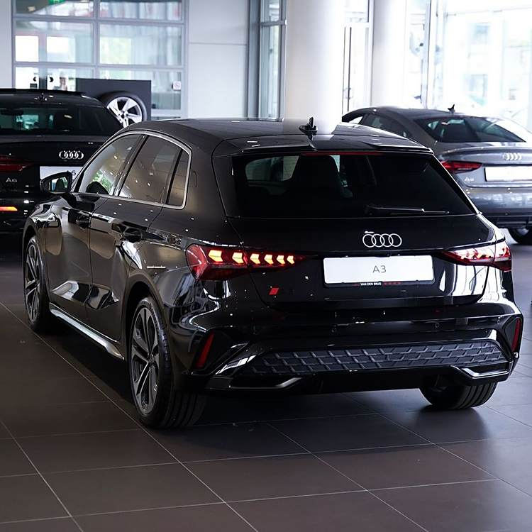 新款奥迪a3两厢版 全黑化的造型 运动又大气