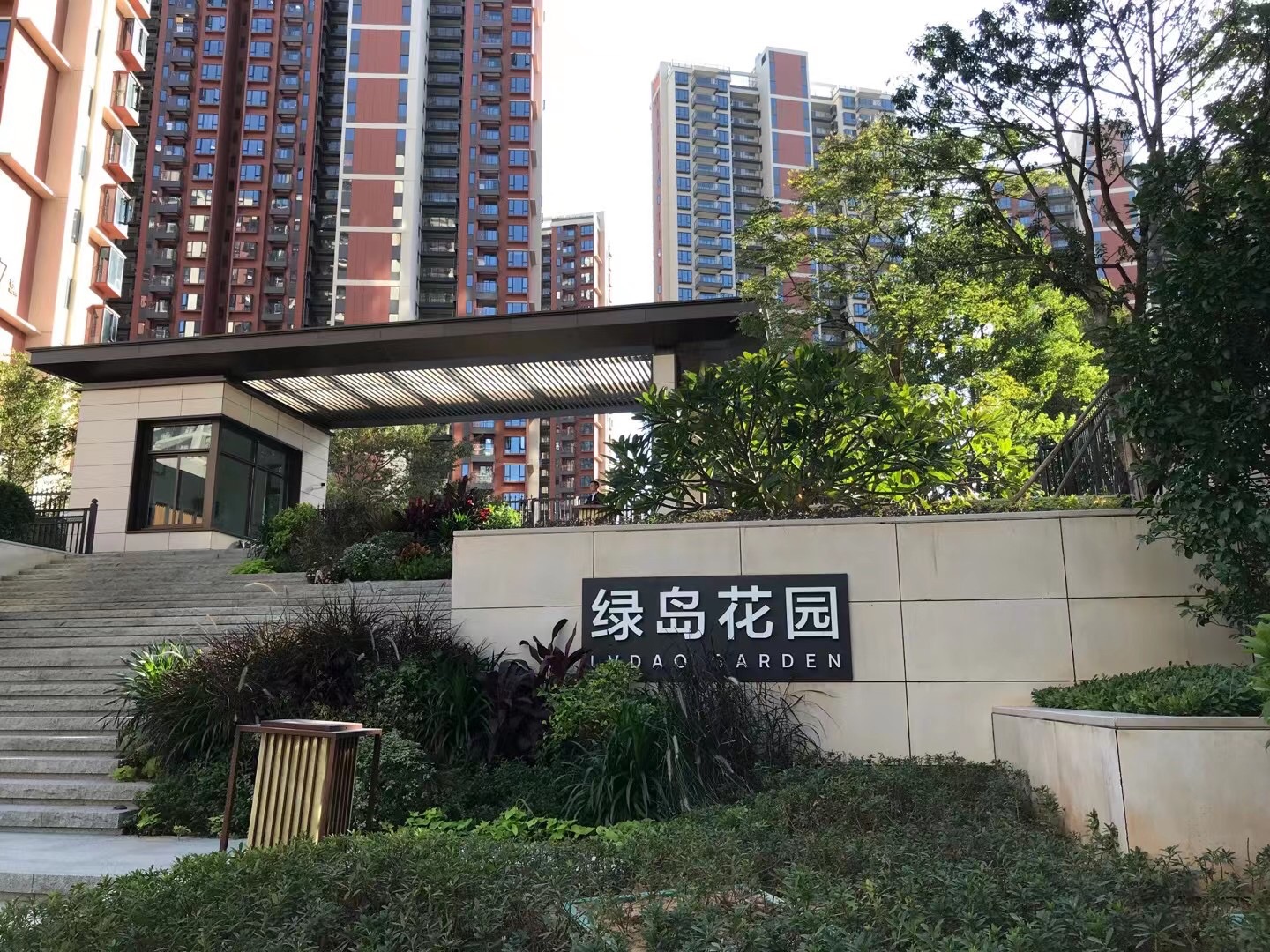 恭喜丨安信地板周荣:获华为绿岛花园卓越贡献奖!