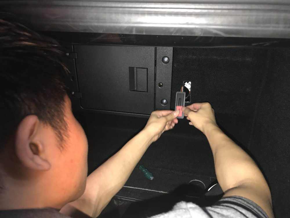 18款奔驰迈巴赫s450改装车载冰箱过程详细步骤