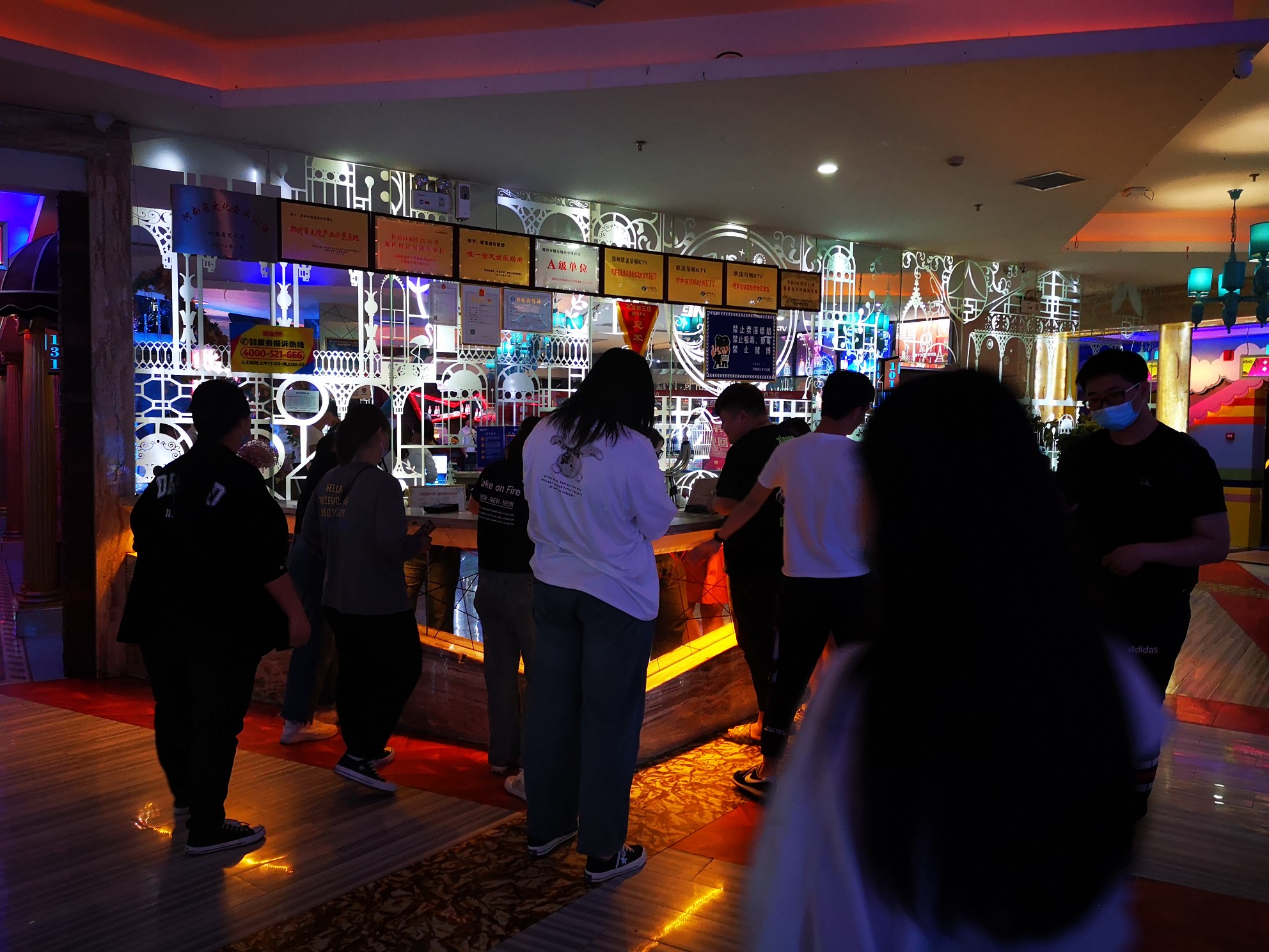 郑州部分娱乐场所开放 复工后的酒吧,ktv能否迎来"春天"?