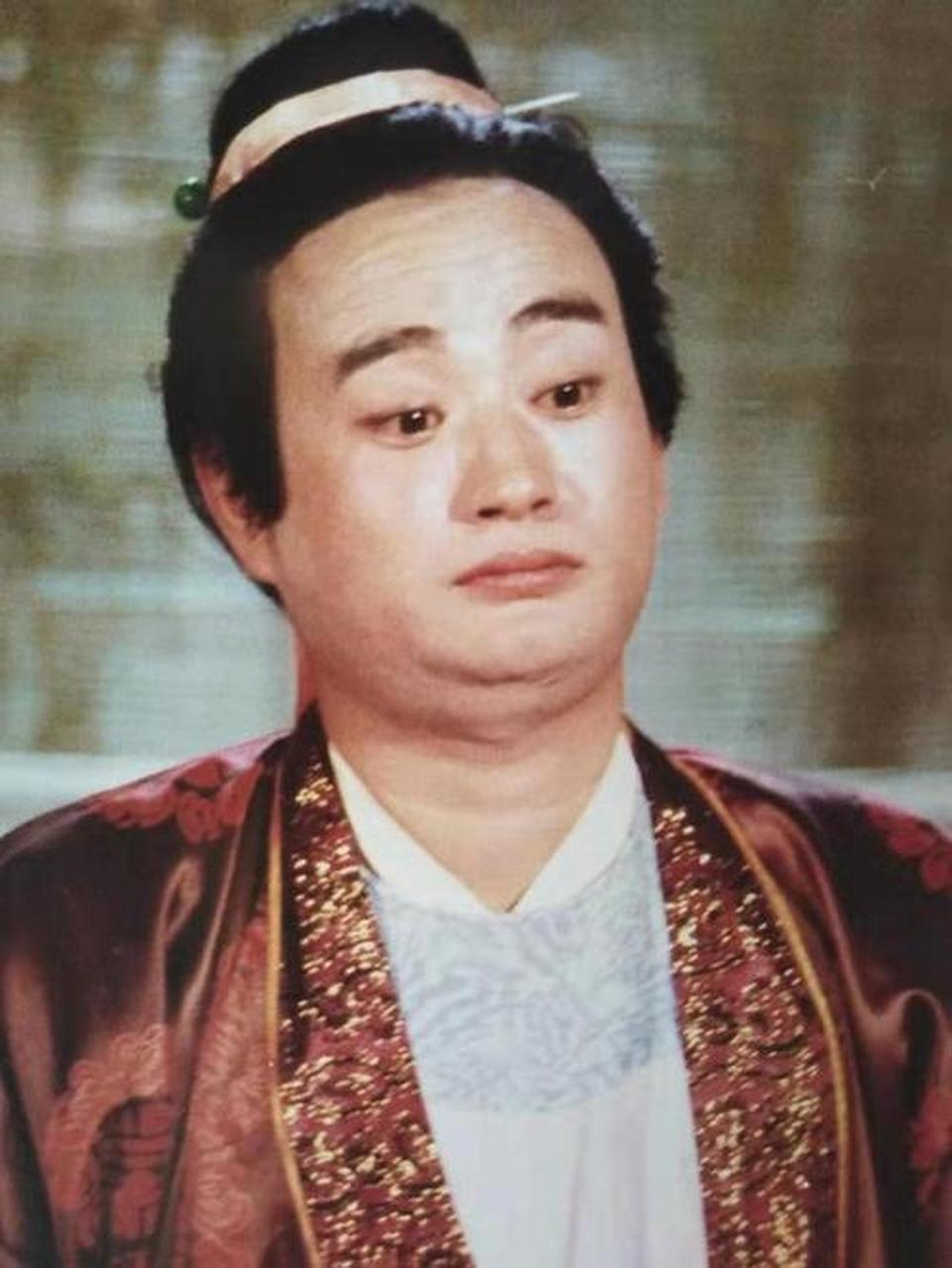 薛蟠调戏柳湘莲,被冷面郎君柳二郎骗出去痛打一顿.