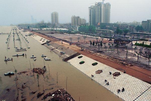 20年前后的对比照,江滩的变化如此大