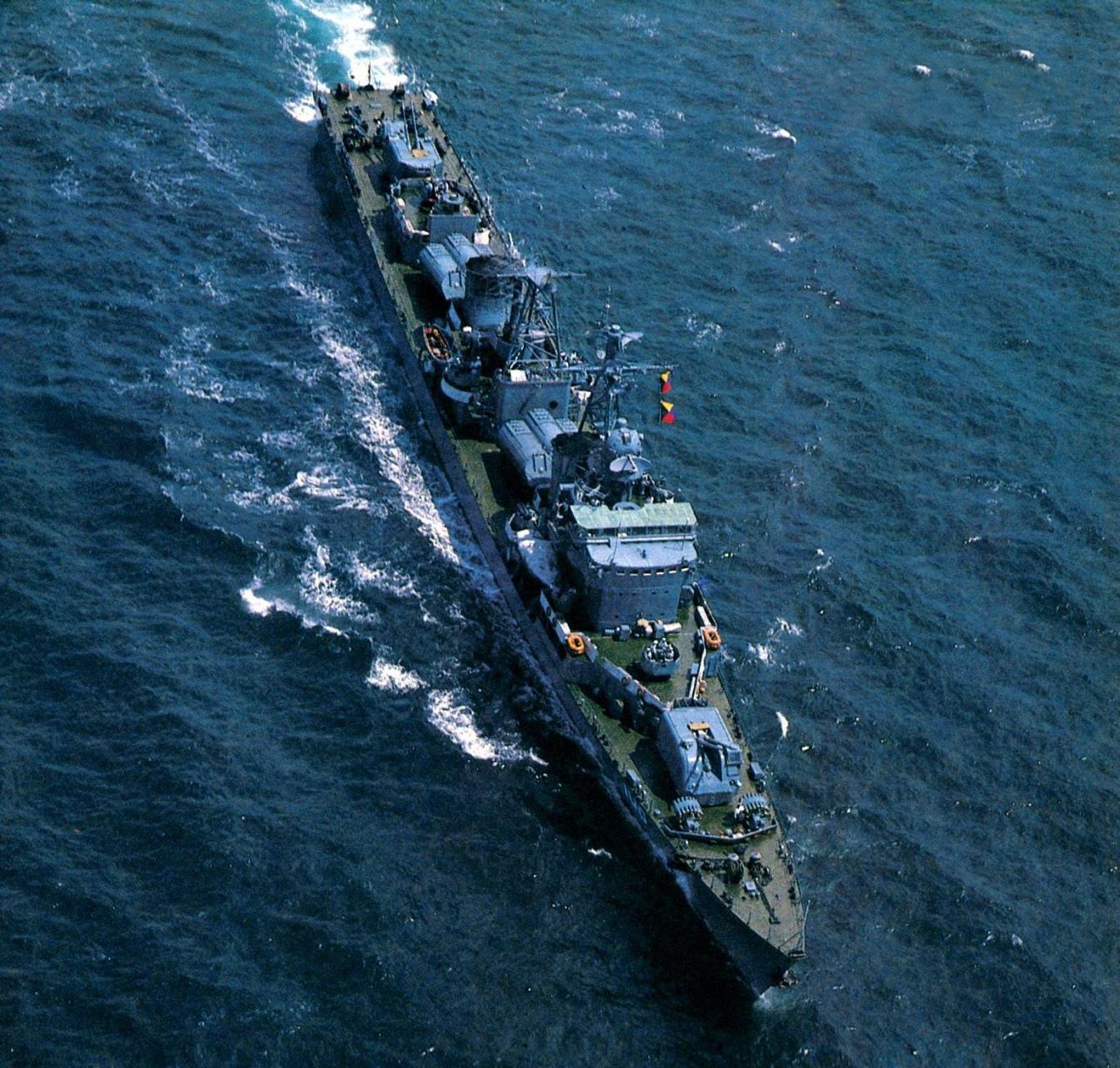 俯瞰西安号驱逐舰.