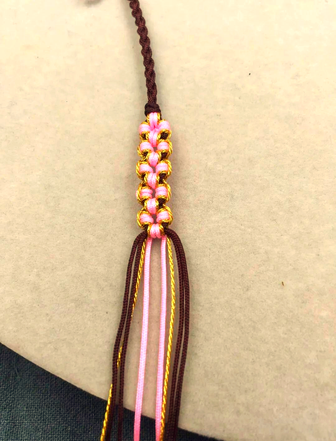 手链编织:蛇结与四股辫的完美结合