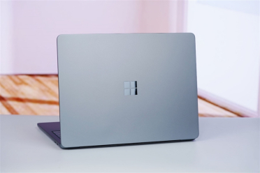 微软Surface Laptop，13英寸笔记本评测：骁龙X Plus性能可用 续航静音极为优秀