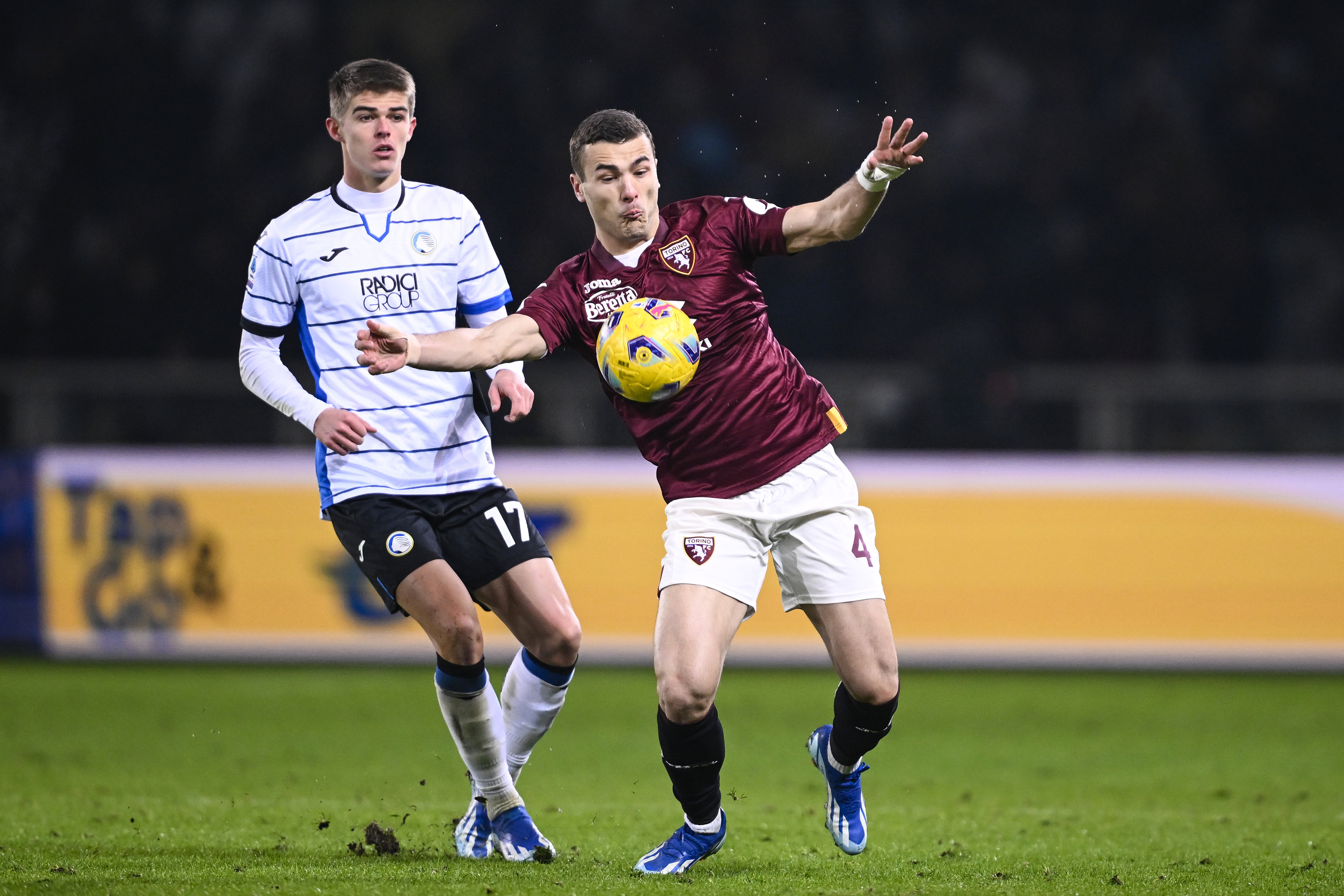 足球——意甲联赛:都灵胜亚特兰大