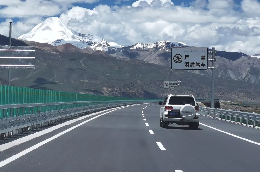 8月21日,g6京藏高速公路那曲至羊八井段通车试运行.