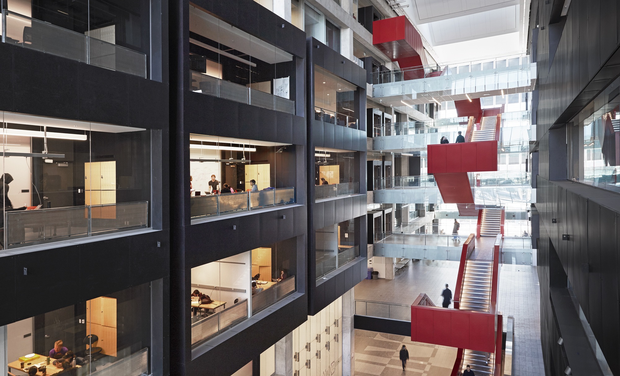 加拿大滑铁卢大学简介