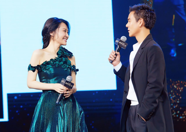 许晴保养得太好了,和周韵差了10岁却像同龄人,两人展现不同的美