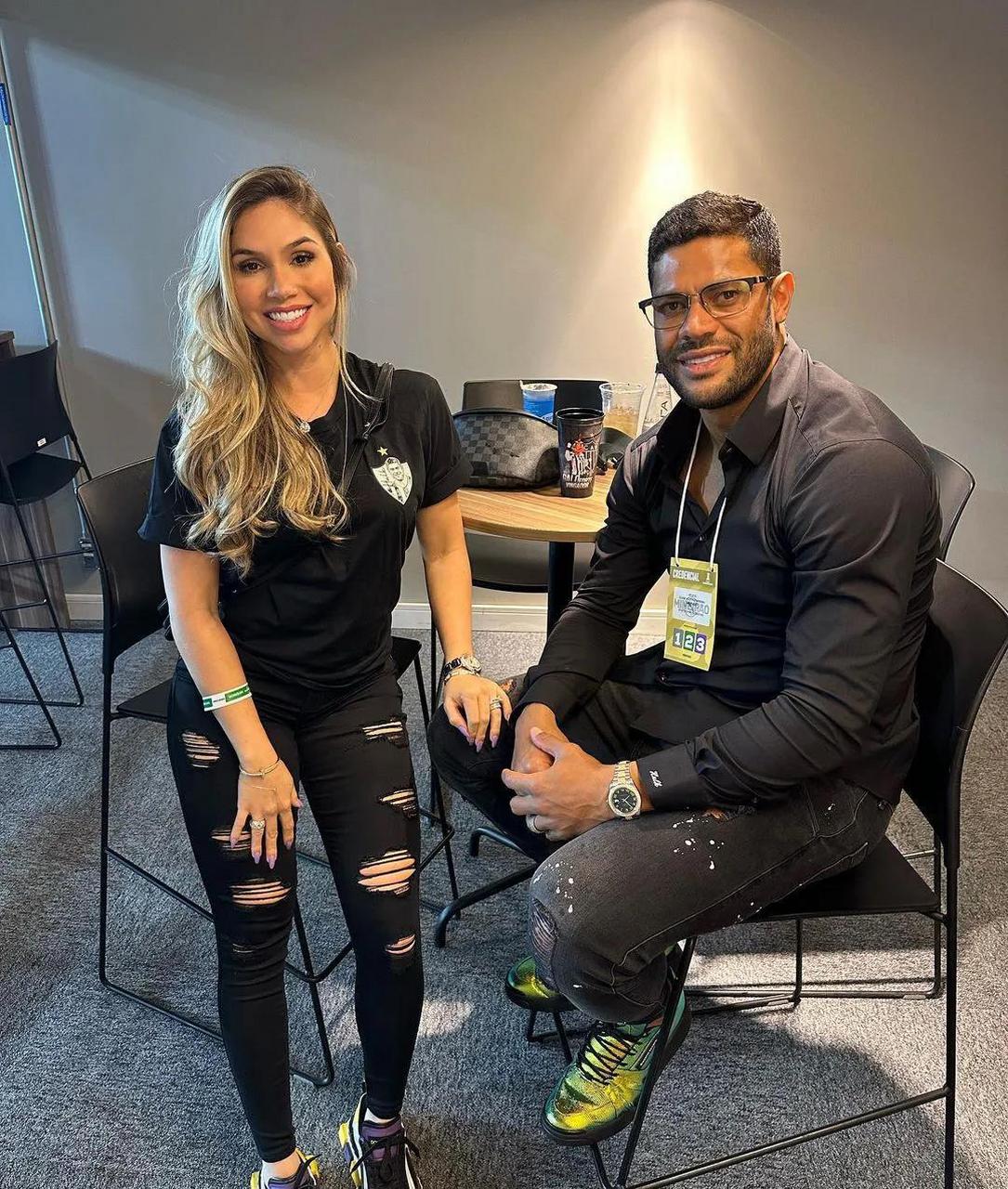 胡尔克配文表示:  "我的小宝贝,我们一起度过的每一天,都是上帝赐予我