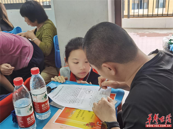 成长之路 家校共护 汉寿县西湖小学召开毕业年级家长会