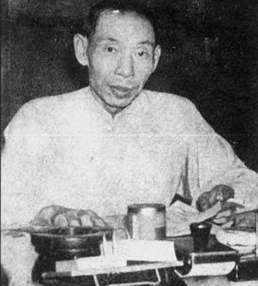 早年杜月笙支持北伐时,给毕庶澄施了美人计,两万精兵终溃不成军