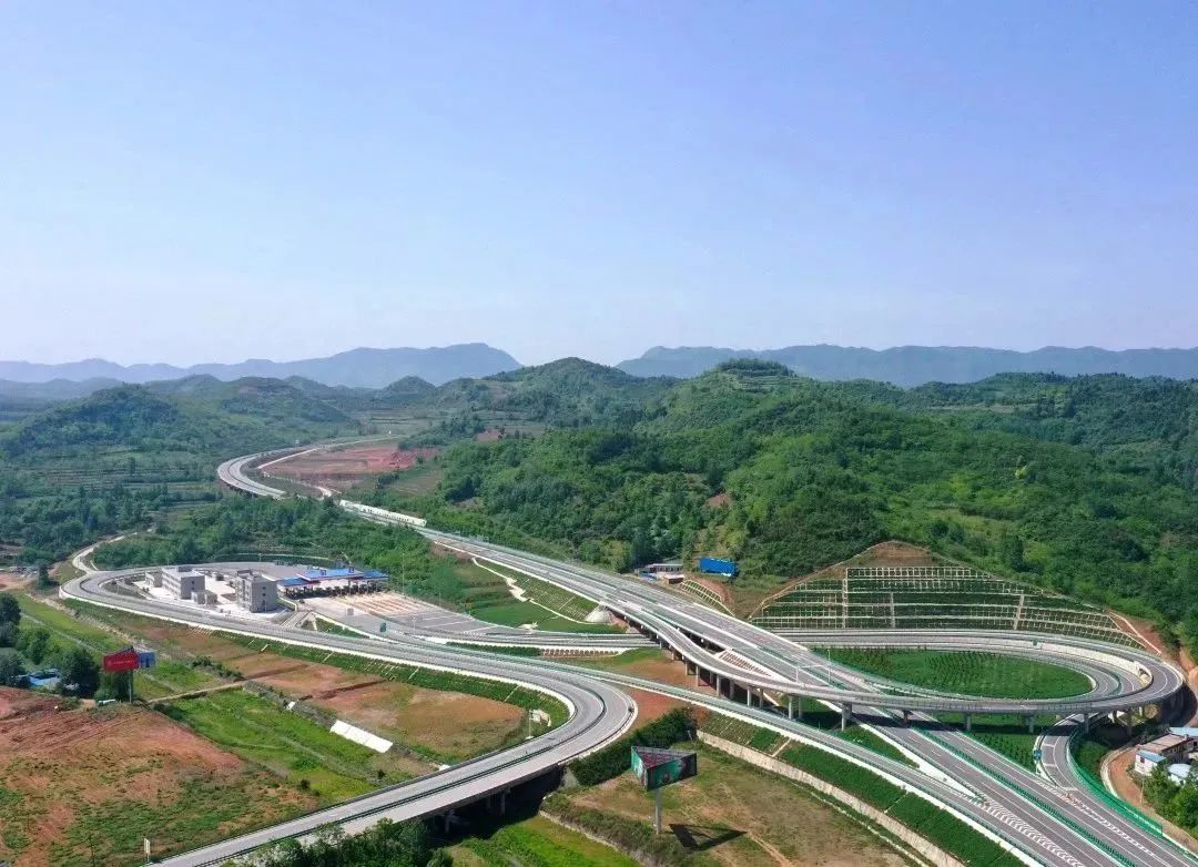 由甘肃公交建集团建设的两徽高速公路荣获甘肃省建设工程飞天奖