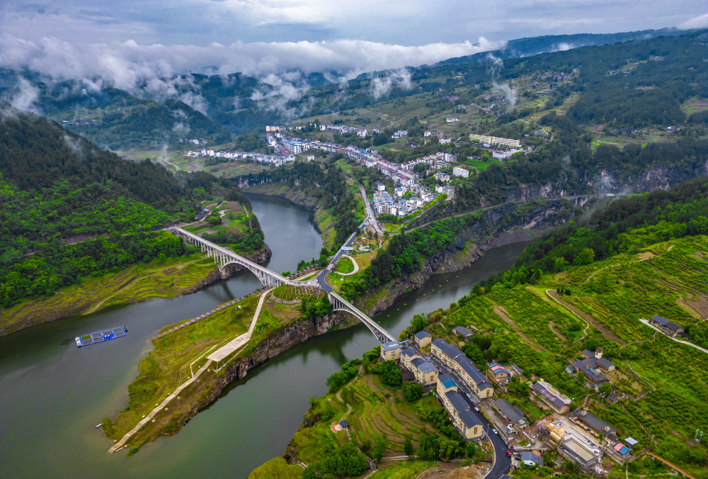 寻找巴渝乡村振兴榜样|石柱桥头镇:"万企兴万村"助力乡村振兴