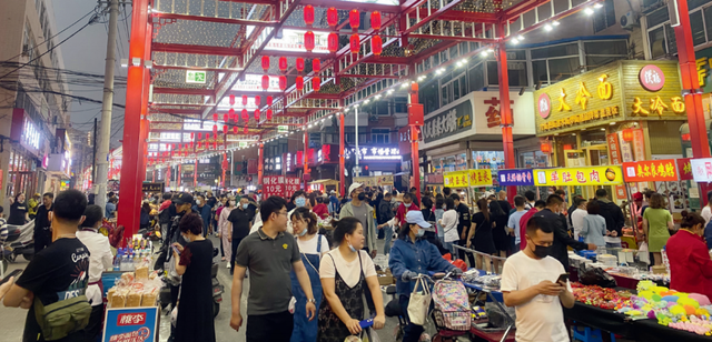 锦州:夜市千灯照凌河