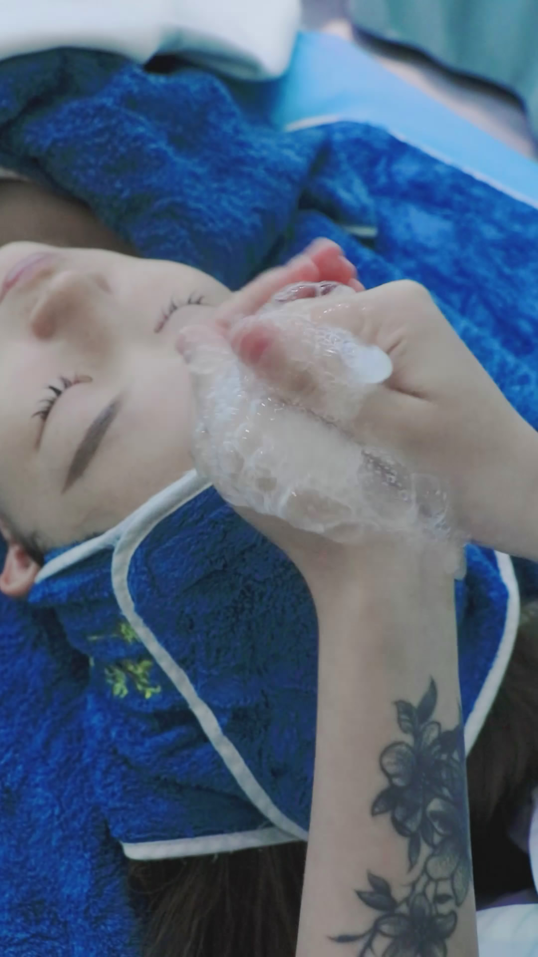 芦荟灌肤操作手法