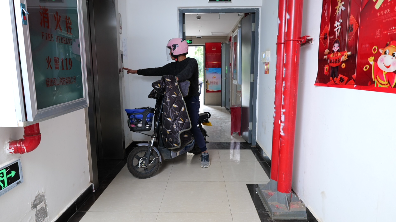 让电动车上楼"无门"!昆明9个小区448部电梯安装阻车黑科技